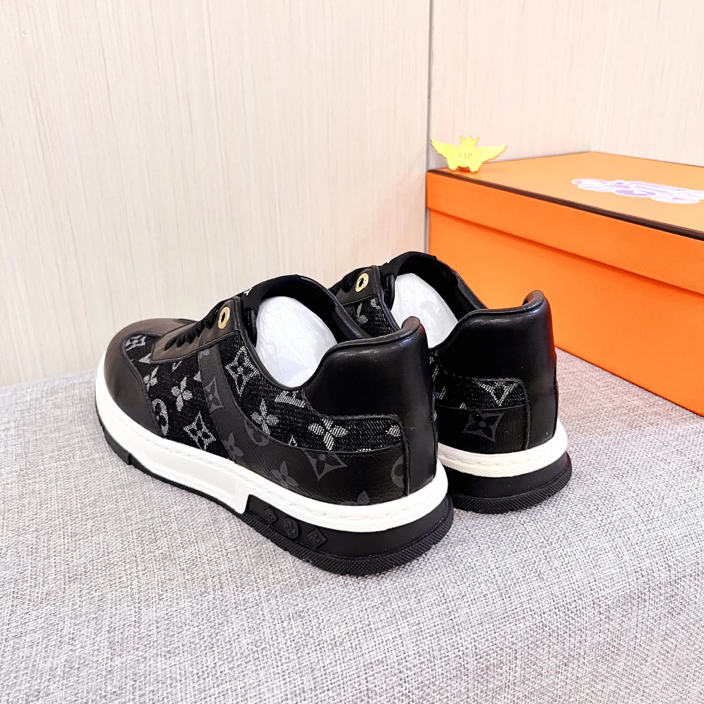 🚘🚘Factory batch 420💰【LV】🔥Louis Vuitton high-end men's shoes brand official website 1:1 latest masterpiece: the upper is made of Italian imported first-layer cowhide with a comfortable and breathable lining➕original non-slip and wear-resistant outsole🔥, making walking more convenient and comfortable! An exclusive new model, a stunning work, a beautiful 1:1 replica [color] compared to the official quality! Create a fashionable personality to set off your uniqueness! A must-have for trendy men! Classic 🔥 Size: 38-44 Color: 🔥 2⃣️ colors available 🔥.